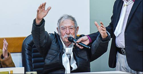 Residente em Ilha Grande, Santo Ângelo, recebeu em 2022 a Ordem da Cruz Missioneira da Câmara de Vereadores daquele município.