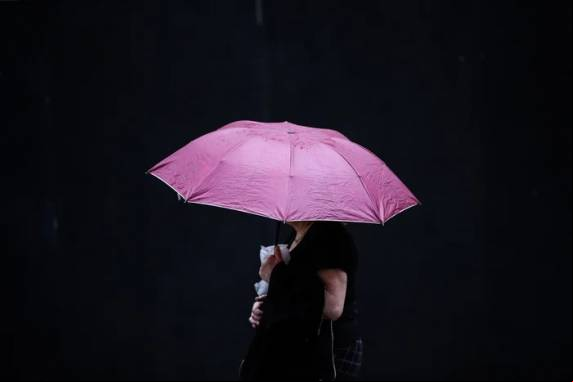 Ponto de maior atenção fica para a divisa com Santa Catarina, onde pode ocorrer chuva forte e volumosa, com raios e ventania de 85 km/h