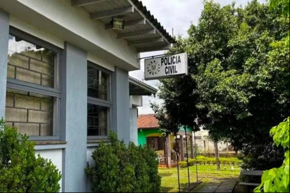O homem, de 28 anos, foi encontrado sem vida, com ferimentos provocados por arma branca na região do tórax. Ela foi liberada enquanto as investigações prosseguem