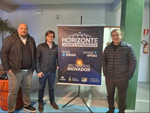 Além de Álvaro e Diogo, ex vereadores, o atual presidente Lucas Stoll e o vice-presidente Cleiton Niesciur prestigiaram a solenidade.